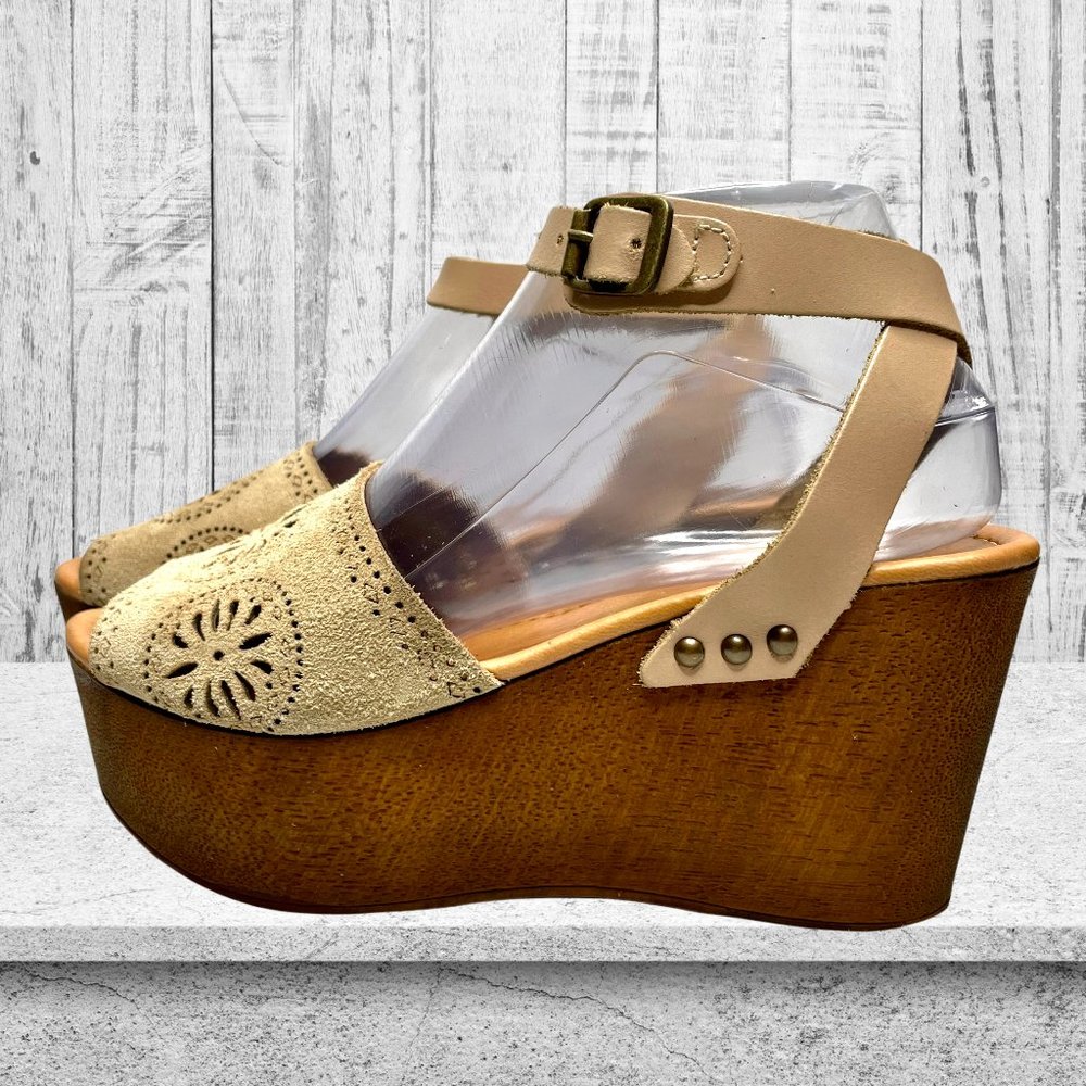 Seychells Womens Italian platform perforated leather sandals Brown US size 6.5